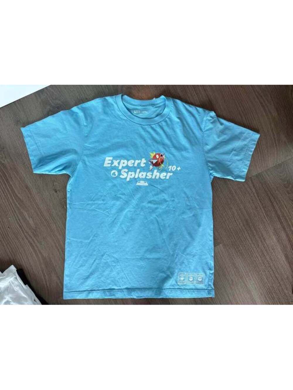 Uniqlo x Pokemon Magicarp Fishing T Shirt medium oversized